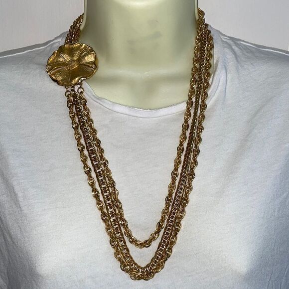 Vintage gold  tone triple heavy chain necklace with flower clasp - Picture 1 of 6